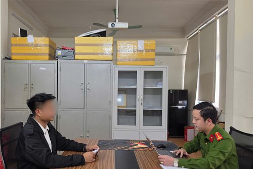 Tài xế trong vụ chặn đường, thách thức 'đỗ đến mai' ở Hà Tĩnh bị phạt 5 triệu đồng