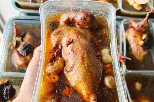 Chim câu hầm - món đại bổ nhưng nhóm người này không nên ăn