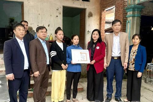 Trao Bằng ghi nhận nghĩa cử cao đẹp cho gia đình người hiến tạng