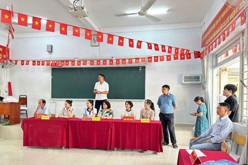 Không khí bầu cử rộn ràng từ hẻm nhỏ đến chung cư ở TP Hồ Chí Minh