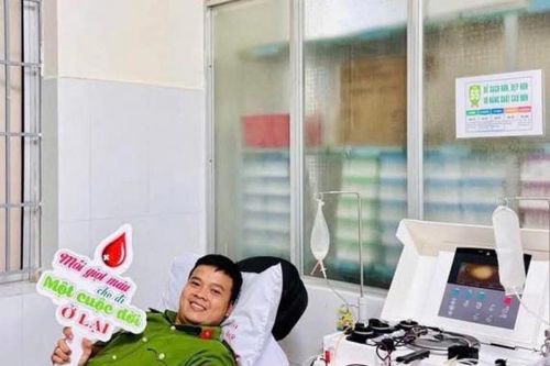 Lan tỏa hình ảnh cán bộ Công an hiến máu tình nguyện trong ngày trực bảo vệ bầu cử