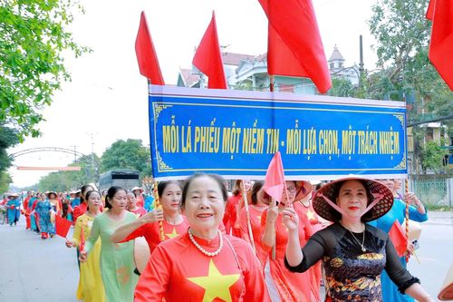 Phụ nữ Thanh Hóa mang sắc phục dân tộc, áo dài truyền thống trong ngày hội lớn