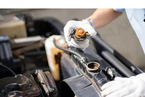 Nắng nóng sắp tới, chủ xe đổ xô bảo dưỡng hệ thống làm mát ô tô