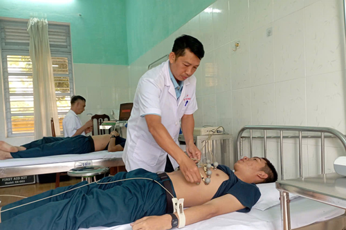 Sư đoàn Phòng không 375 chủ động chăm lo sức khỏe chiến sĩ mới