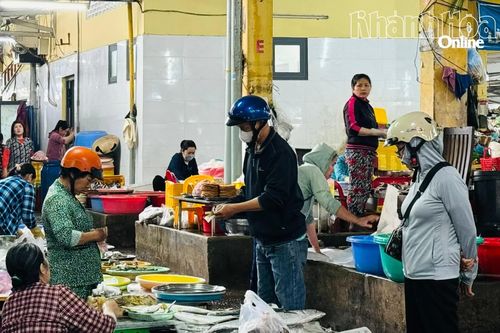 Khi giá xăng, dầu biến động: Thực phẩm thiết lập 'mặt bằng giá mới'