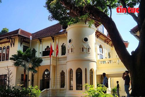 Bất ngờ trụ sở tạm Nhà văn hóa Thanh Niên 'đẹp như lâu đài', giới trẻ đổ xô check-in
