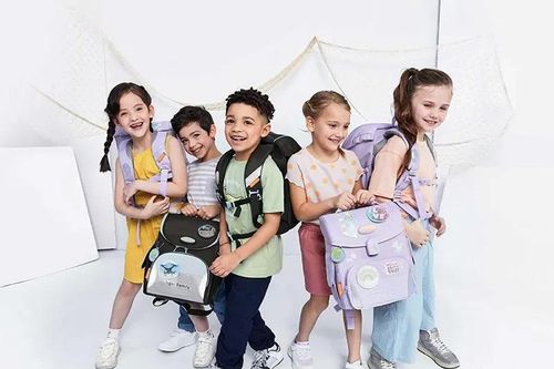 Chọn balo học sinh chống gù lưng đúng chuẩn