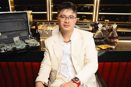 Bố đẻ của siêu lừa Mr Pips bị lừa 2,5 tỷ khi tìm cửa 'chạy' giám định tâm thần cho con