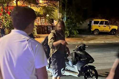 Tạm giữ người nước ngoài dùng dao tấn công làm thiếu tá Công an bị thương