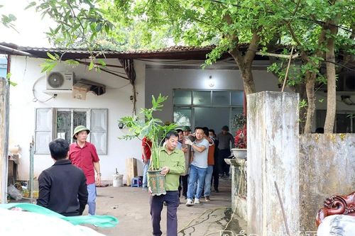Vận động thành công hộ dân bàn giao đất cho dự án Khu công nghiệp Bờ trái sông Đà