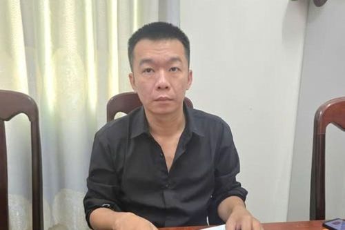 Đối tượng trong vụ dàn cảnh mua bán thiên thạch, cướp tiền tỷ về nước đầu thú