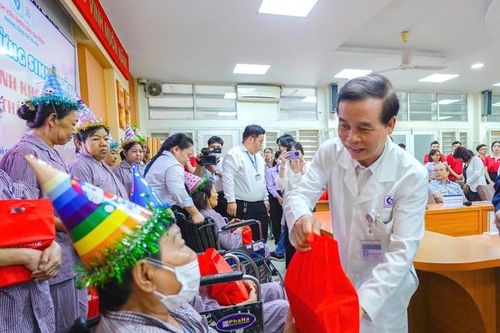 'Liều thuốc tinh thần' từ công tác xã hội trong bệnh viện