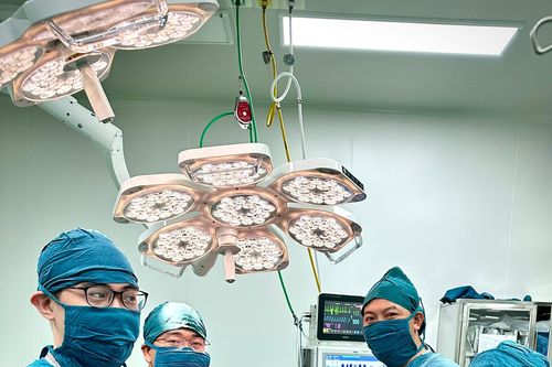 Cắt bỏ bướu diệp thể vú nặng 4kg cho nữ bệnh nhân