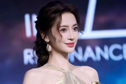 AngelaBaby: Nhan sắc 'búp bê sống' đẹp bất chấp thời gian