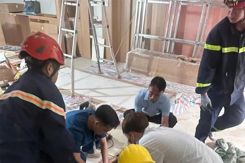 Mắc kẹt trong thang máy, một người tử vong