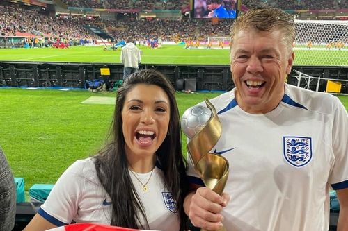 CĐV Anh bán nhà để dự World Cup