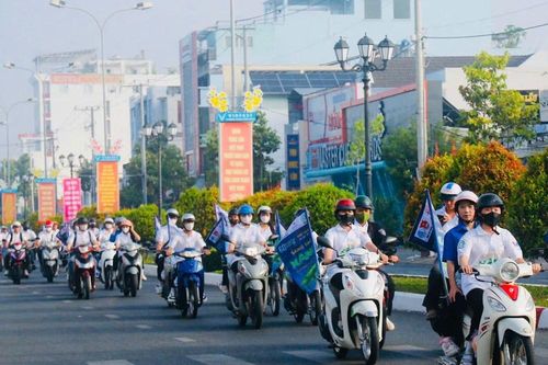 An Giang đi bộ hưởng ứng chiến dịch Giờ Trái Đất năm 2026
