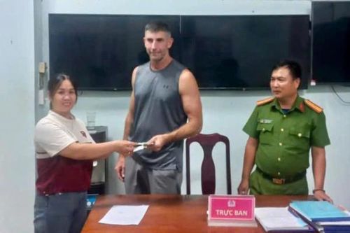 Trao trả tài sản cho du khách nước ngoài