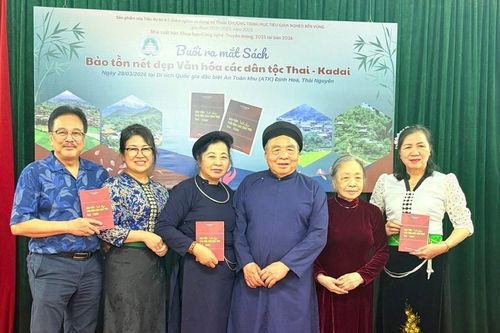 Ra mắt cuốn sách 'Bảo tồn nét đẹp văn hóa các dân tộc Thái - Kađai'