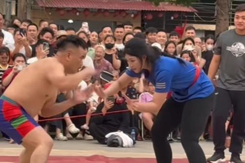 Hài hước hot girl Anh Thơ đấu vật với Hưng 'Baba', chênh lệch như thế nào?