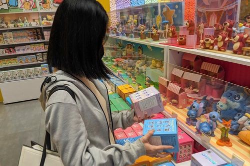 Giới trẻ trong vòng xoáy 'FOMO'