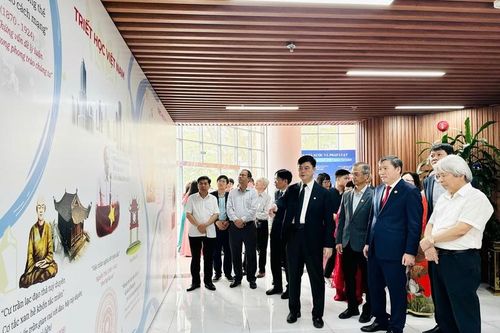 Khai mạc Khu trưng bày thành tựu khoa học xã hội 'Vững nền tảng – Sáng tương lai'