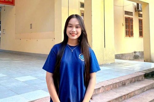 Giấc mơ khoác lên mình màu áo Công an của nữ sinh nghèo trường chuyên