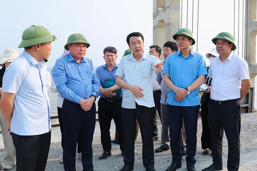 Đồng chí Chủ tịch UBND tỉnh Nguyễn Thanh Bình kiểm tra các công trình phòng, chống thiên tai trọng điểm
