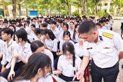 Vùng 4 Hải quân tuyên truyền về biển, đảo, thu hút nguồn lực tại tỉnh Lâm Đồng