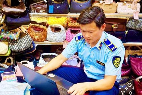Phát hiện 7 cơ sở kinh doanh hàng thời trang giả mạo nhãn hiệu