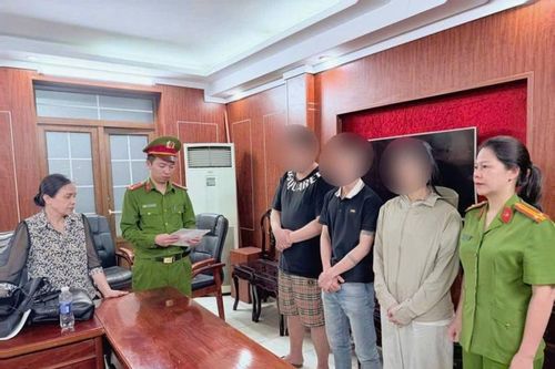 Phê chuẩn khởi tố 3 đối tượng về tội Vận chuyển hàng cấm