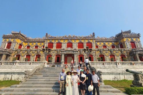 Khai mạc trại sáng tác văn học 'Huế quyến rũ'
