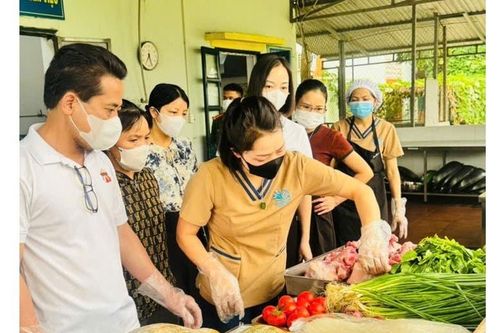 Xã Kim Anh: Tăng cường kiểm tra an toàn thực phẩm tại các cơ sở dịch vụ ăn uống