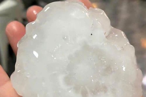 Nguyên nhân mưa đá trút xuống Lào Cai khiến 4 người bị thương, loạt nhà hư hỏng