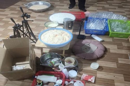 Phát hiện lò mỹ phẩm '3 không'