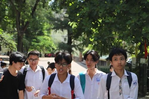 Tuyển sinh lớp 10 Hà Nội: 'Canh bạc' nguyện vọng và những đêm trắng của PH