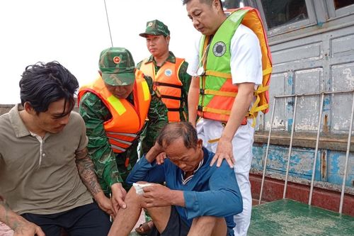 Kịp thời cứu ngư dân bị chấn thương nặng khi lao động trên vùng biển Bạch Long Vĩ