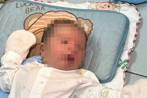 Bé sơ sinh 2 ngày tuổi bị bỏ rơi trước nhà dân ở TPHCM
