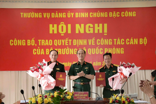 Thường vụ Đảng ủy Binh chủng Đặc công công bố, trao quyết định về công tác cán bộ