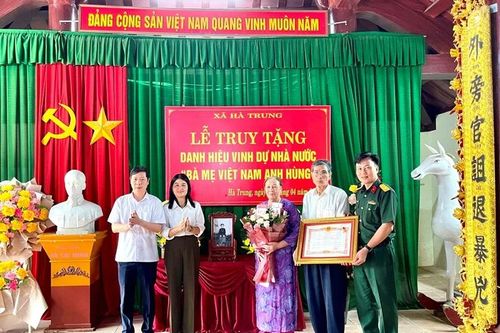 Truy tặng danh hiệu 'Bà mẹ Việt Nam Anh hùng' cho mẹ Đỗ Thị Niêm ở xã Hà Trung