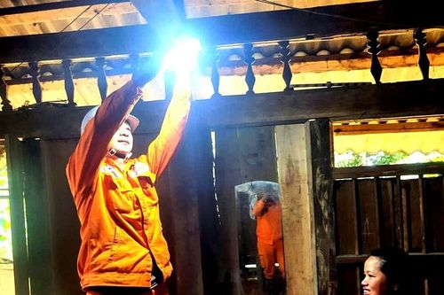 Hơn 300 hộ dân ở 4 thôn vùng cao Lào Cai có điện lưới quốc gia đón kỳ nghỉ lễ 30/4-1/5