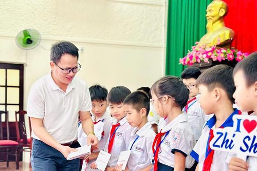 Tiếp sức đến trường cho học sinh khó khăn