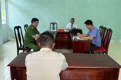 Buộc 'con nghiện' đi cai