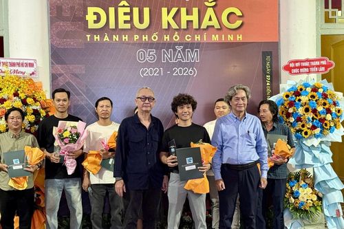 Điêu khắc TP Hồ Chí Minh 'kể chuyện' đô thị dịp 51 năm thống nhất