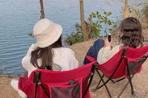 Nghỉ lễ ở nhà thấy bạn bè tụ tập, du lịch: Vì sao nhiều người trẻ dễ chạnh lòng?