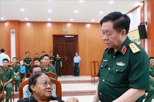 Phát huy truyền thống dân tộc, chăm lo tốt cho gia đình chính sách