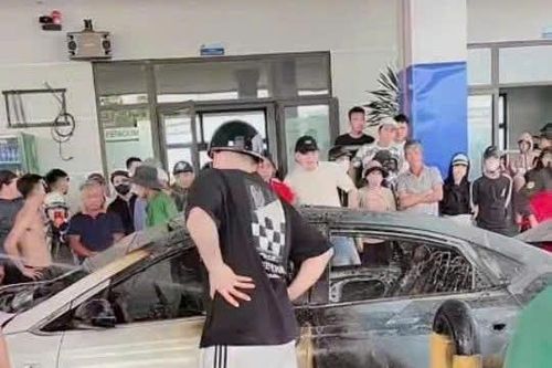 Cháy xe ô tô khiến 2 người chết