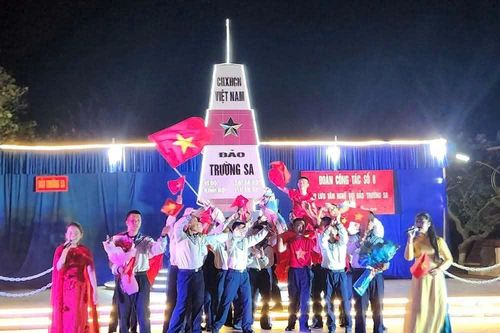 Quân dân đặc khu Trường Sa hướng về ngày 30/5 và 1/5