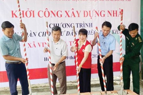 Tiếp sức cho ngư dân nghèo yên tâm bám biển