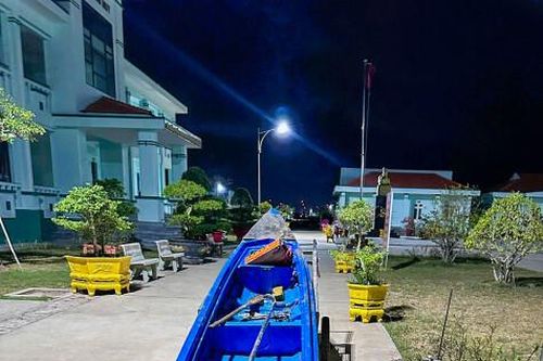 Bắt quả tang đối tượng đánh bắt tận diệt trên sông Cái Cùng